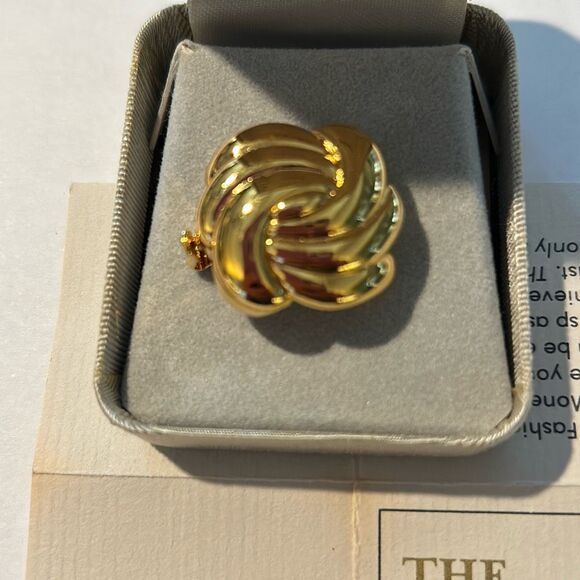 MONET Vintage Pearl Clasp - Picture 1 of 7